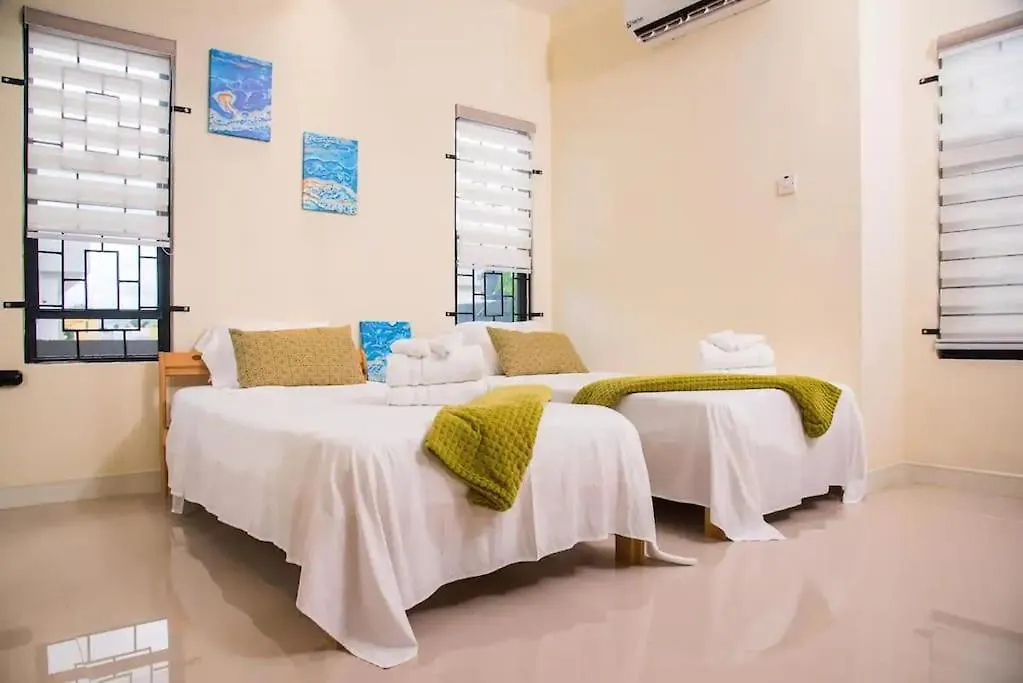 בית נופש Oceanview @ Pyramid Point Villa ג'מייקה